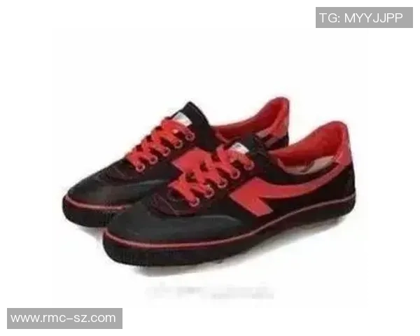 足球明星捡鞋背后的故事：从失落到惊喜的奇妙瞬间