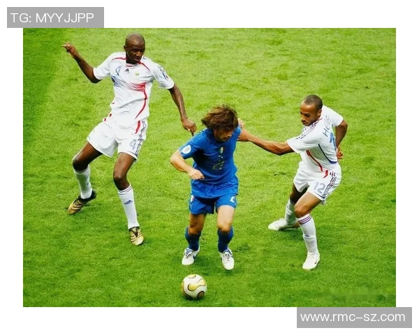 足球队服一号球星背后的传奇故事与辉煌成就解析 足球队服一号球星背后的传奇故事与辉煌成就解析